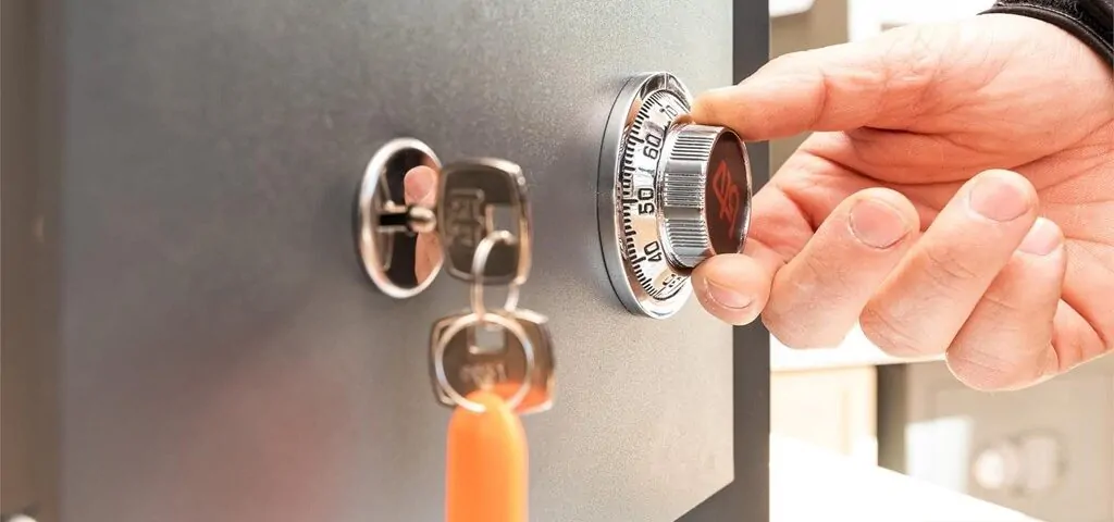 Como se lleva a cabo la apertura profesional de cajas fuertes en barcelona 1024x480 - ¿Cómo se lleva a cabo la apertura profesional de cajas fuertes?