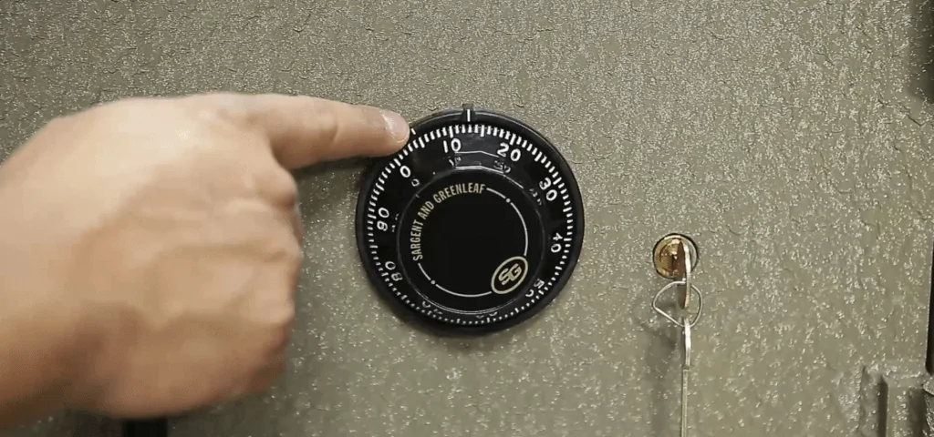 Que servicio de cerrajeria ofrece la apertura mas segura de cajas fuertes 1024x480 - ¿Qué servicio de cerrajería ofrece la apertura más segura de cajas fuertes?